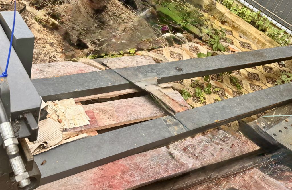 Kaup-1,6T411Z-Zinkenverstellger�t-www.gabelstapler-schmidt.de