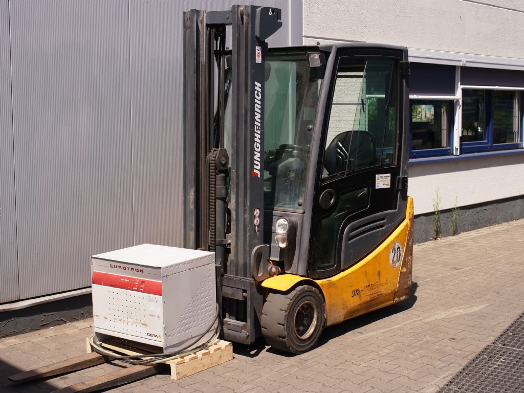 Jungheinrich-EFG 218K-Elektro 3 Rad-Stapler-www.gabelstapler-schmidt.de