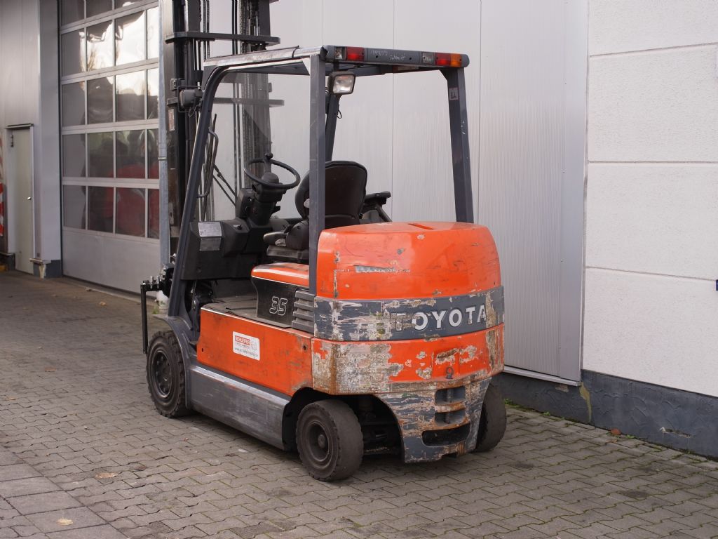 Toyota-7FBMF35-Elektro 4 Rad-Stapler-www.gabelstapler-schmidt.de