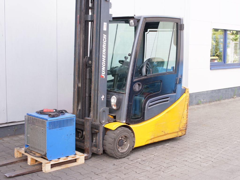 Jungheinrich-EFG220-Elektro 4 Rad-Stapler-www.gabelstapler-schmidt.de
