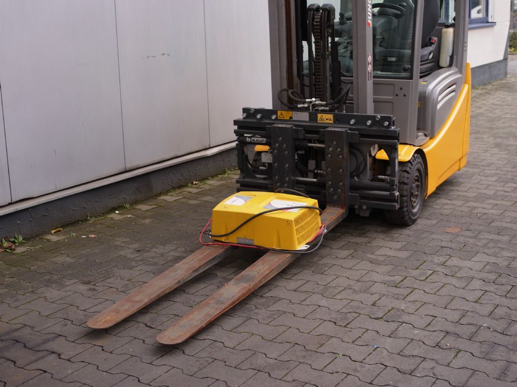 Jungheinrich-EFG 216K-Elektro 3 Rad-Stapler-www.gabelstapler-schmidt.de