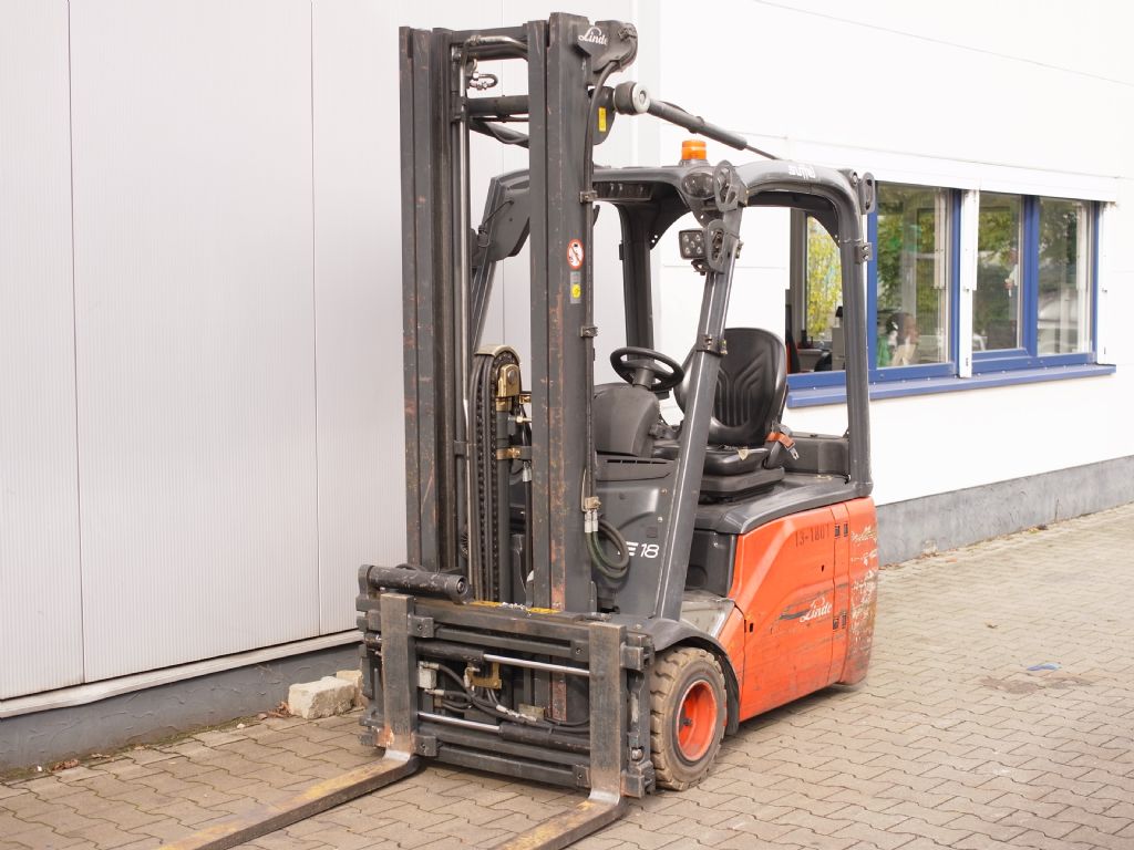 Linde-E18-Elektro 3 Rad-Stapler-www.gabelstapler-schmidt.de