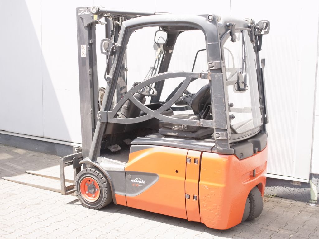 Linde-E16-02 EVO-Elektro 3 Rad-Stapler-www.gabelstapler-schmidt.de