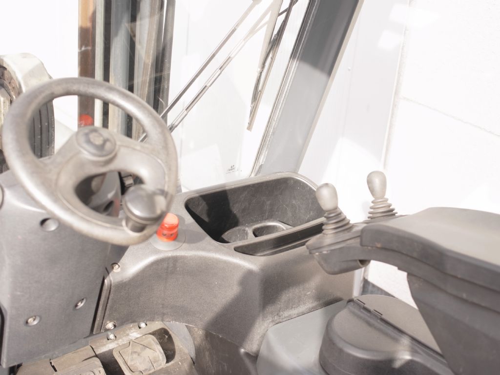 Linde-E16P-01-Elektro 4 Rad-Stapler-www.gabelstapler-schmidt.de