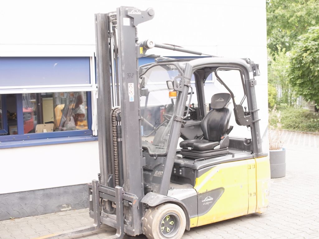 Linde-E20L-02 EVO-Elektro 3 Rad-Stapler-www.gabelstapler-schmidt.de