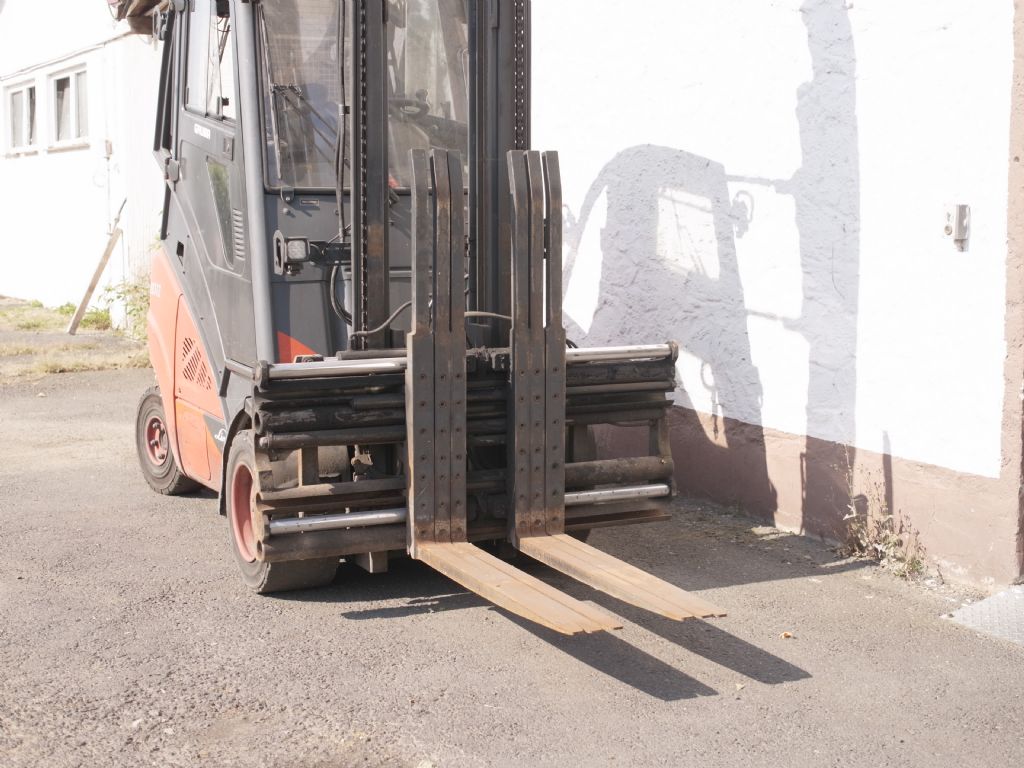 Linde-H 35T -02-Treibgasstapler-www.gabelstapler-schmidt.de