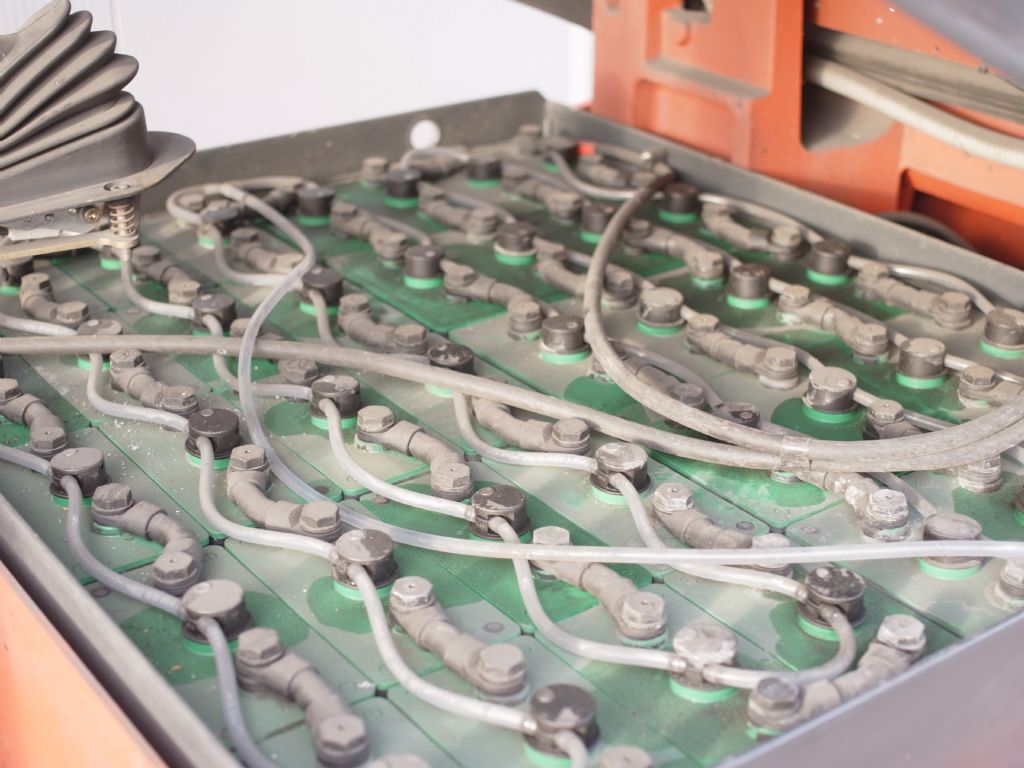 Linde-E 30 / 02/600-Elektro 4 Rad-Stapler-www.gabelstapler-schmidt.de