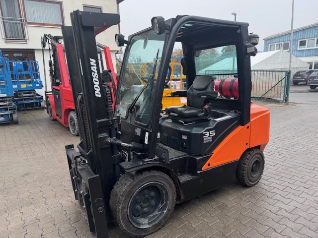 Doosan G35C-7 Treibgasstapler www.schmidt-falbe.de Doosan G35C-7 Treibgasstapler www.schmidt-falbe.de