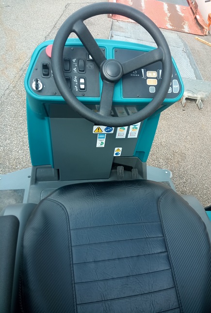 Tennant S16 High Dump Kehrmaschine www.schmidt-falbe.de