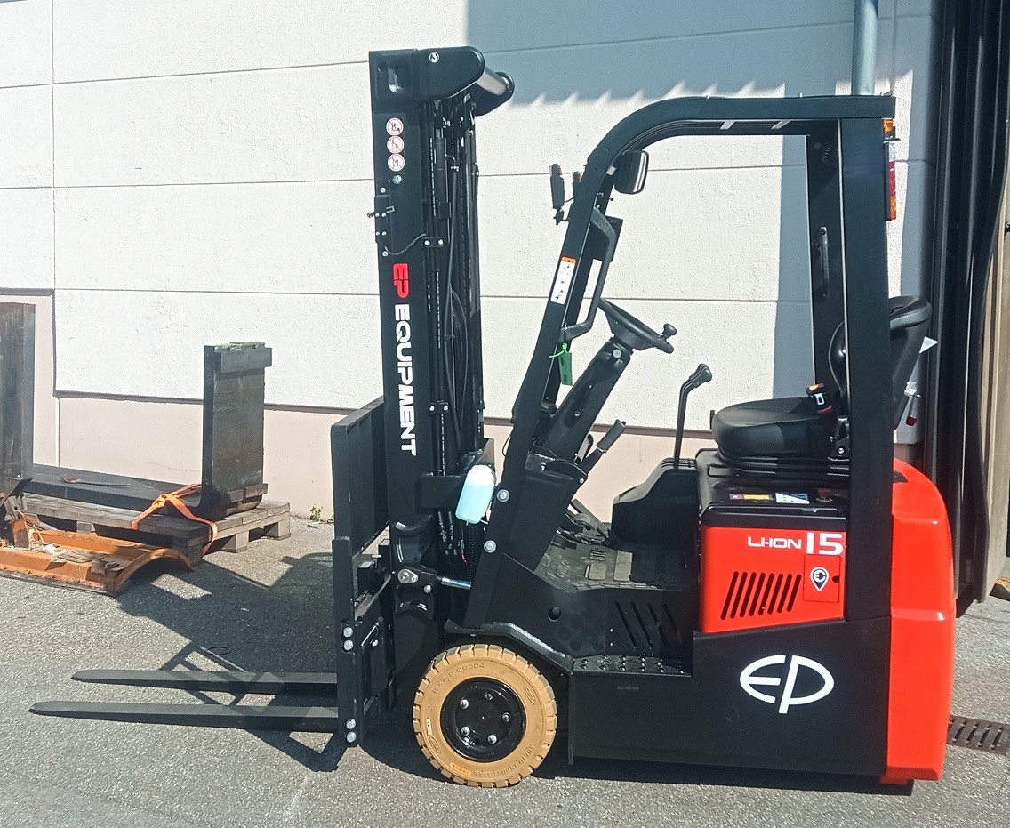 EP CPD15TVL (4,8) Elektro 3 Rad-Stapler www.schmidt-falbe.de