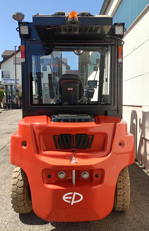 EP EFL553-HV-6 (5,0) Elektro 4 Rad-Stapler www.schmidt-falbe.de EP EFL553-HV-6 (5,0) Elektro 4 Rad-Stapler www.schmidt-falbe.de