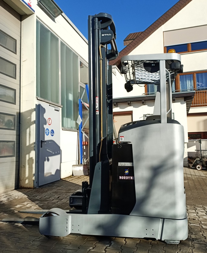 Still FMX14 Schubmaststapler www.schmidt-falbe.de