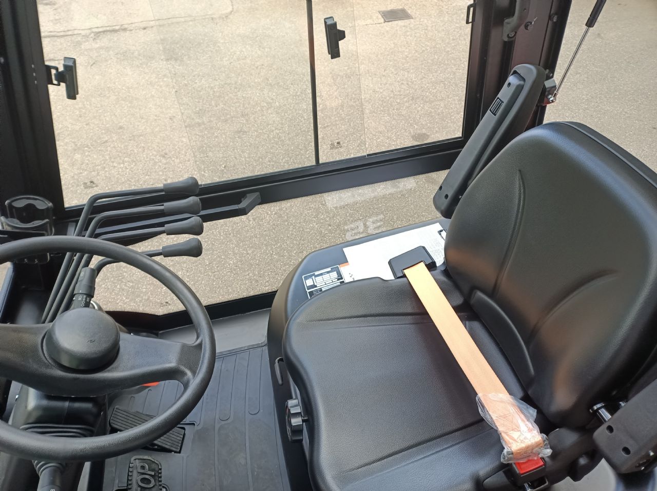 EP EFL353 (4,8) Elektro 4 Rad-Stapler www.schmidt-falbe.de