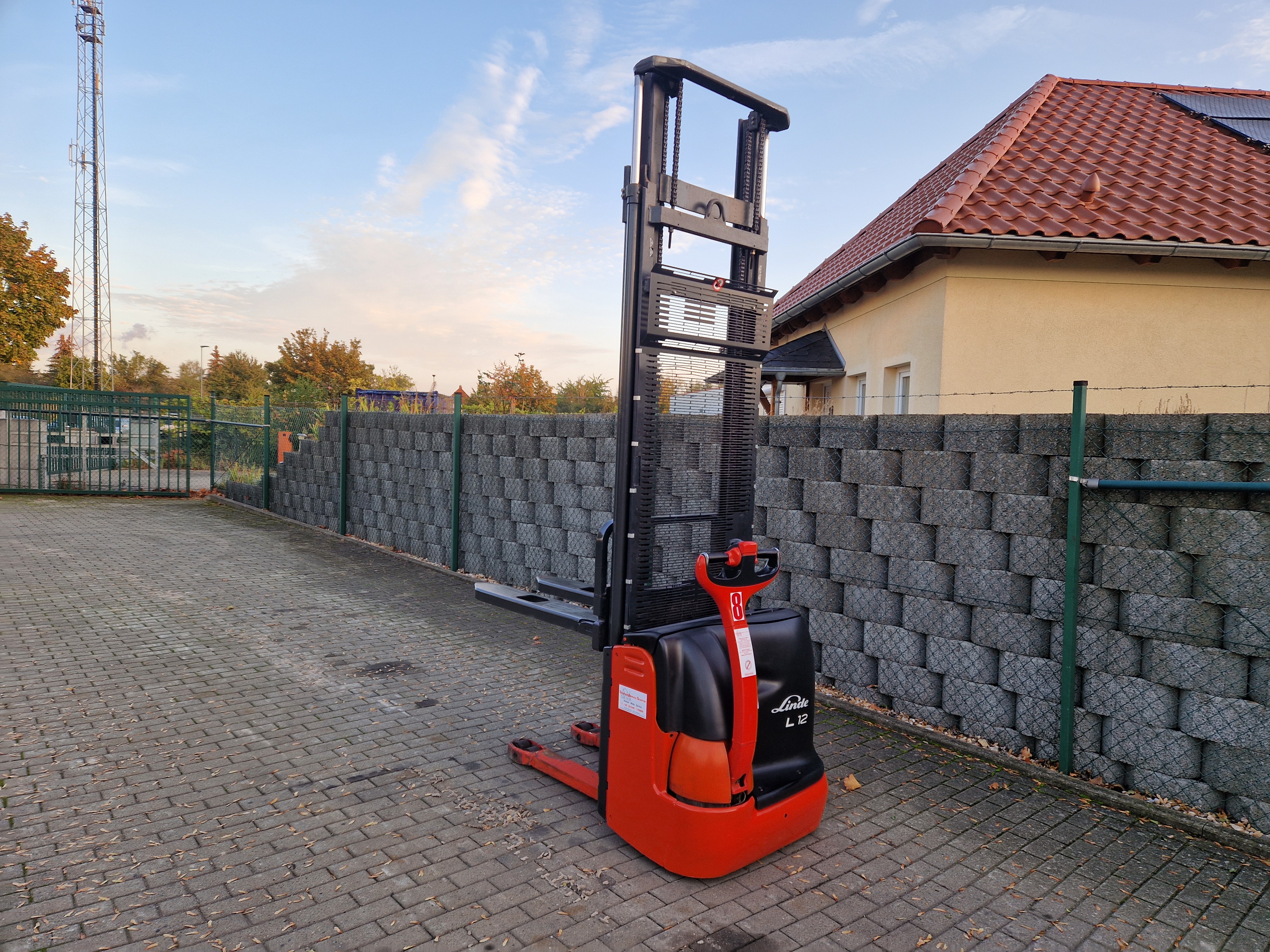 Linde-L12-Hochhubwagen-www.schuetze-gabelstapler.de