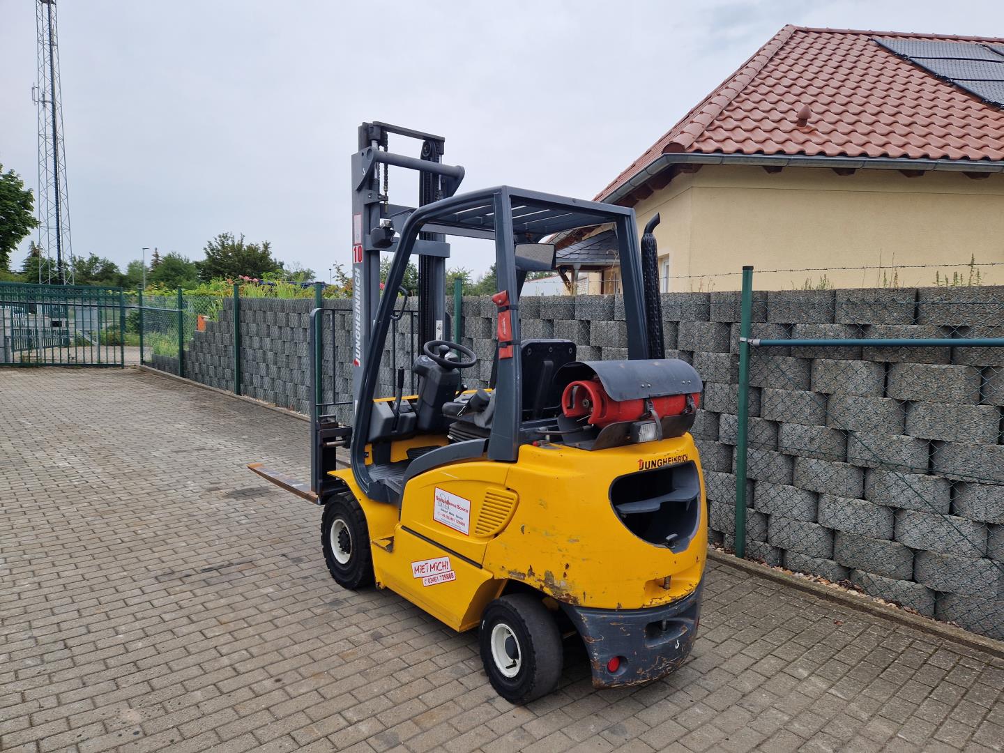 Mitsubishi-FD25N3-Dieselstapler-www.schuetze-gabelstapler.de
