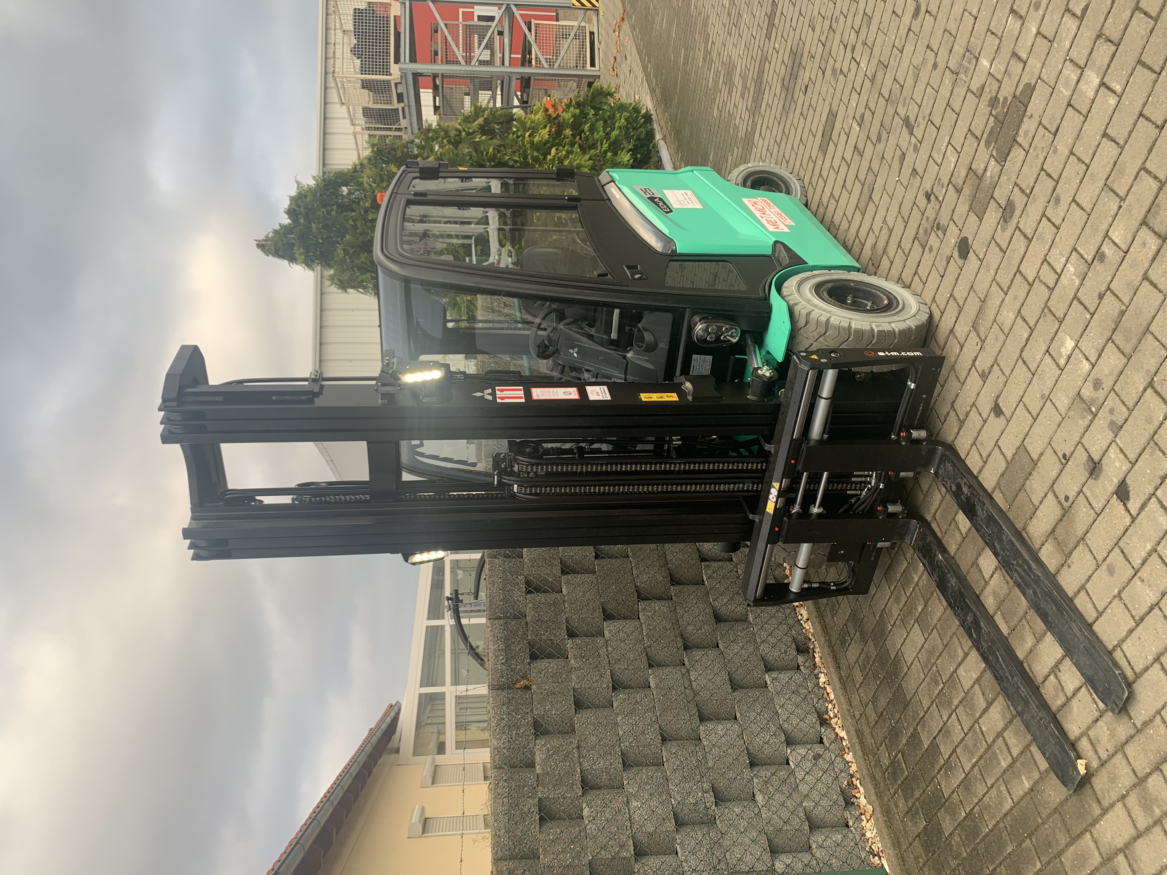 Mitsubishi-FB25CN-80E-Elektro 4 Rad-Stapler-www.schuetze-gabelstapler.de