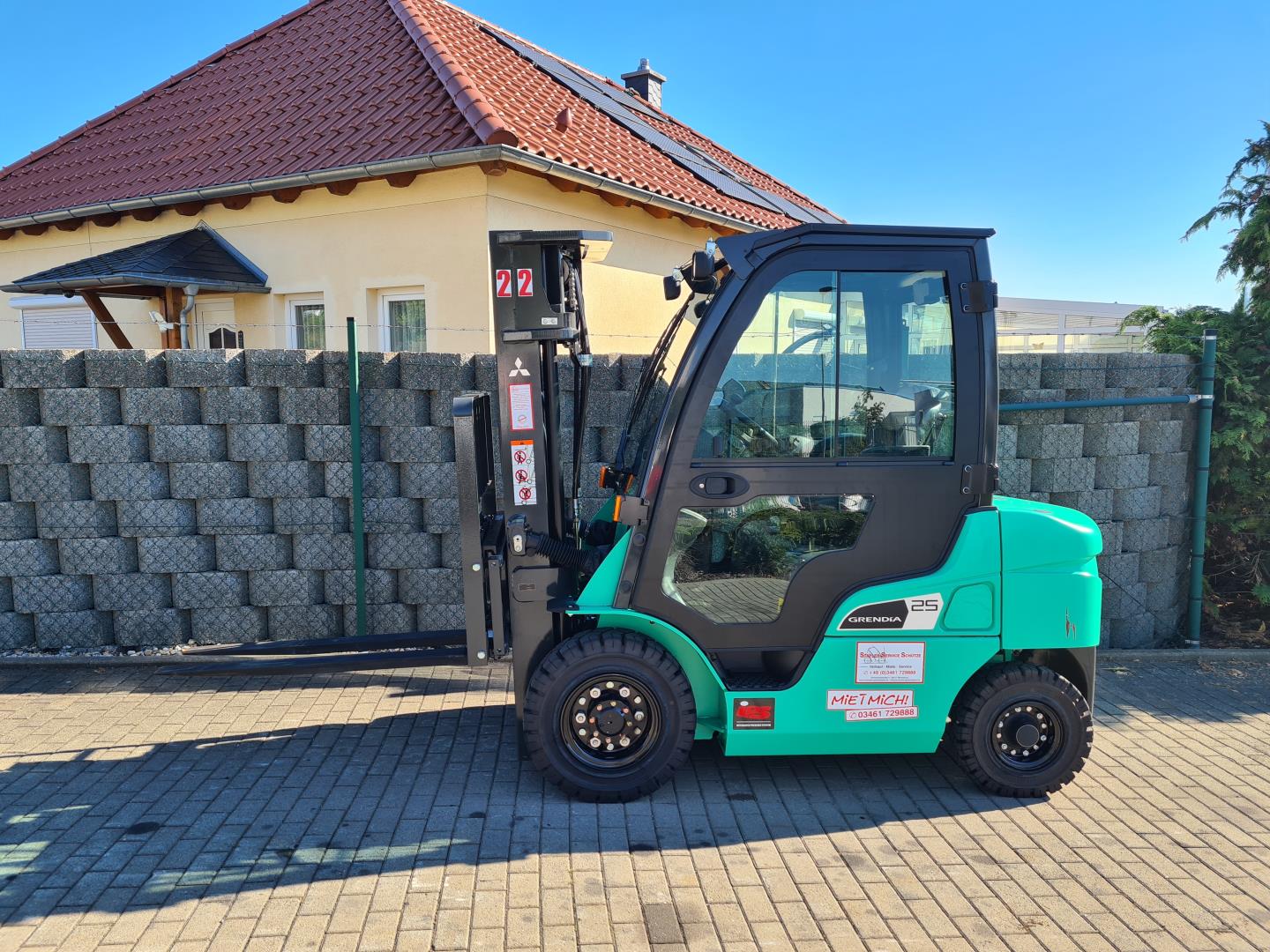 Mitsubishi-FD25N3-Dieselstapler-www.schuetze-gabelstapler.de
