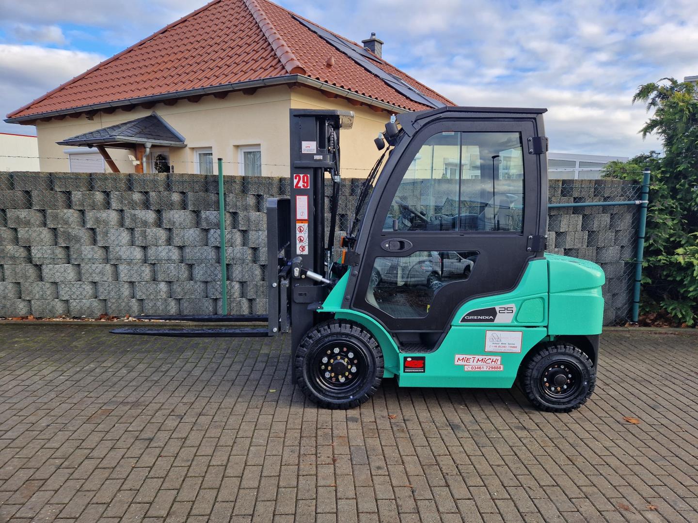 Mitsubishi-FB20ANT-Elektro 3 Rad-Stapler-www.schuetze-gabelstapler.de