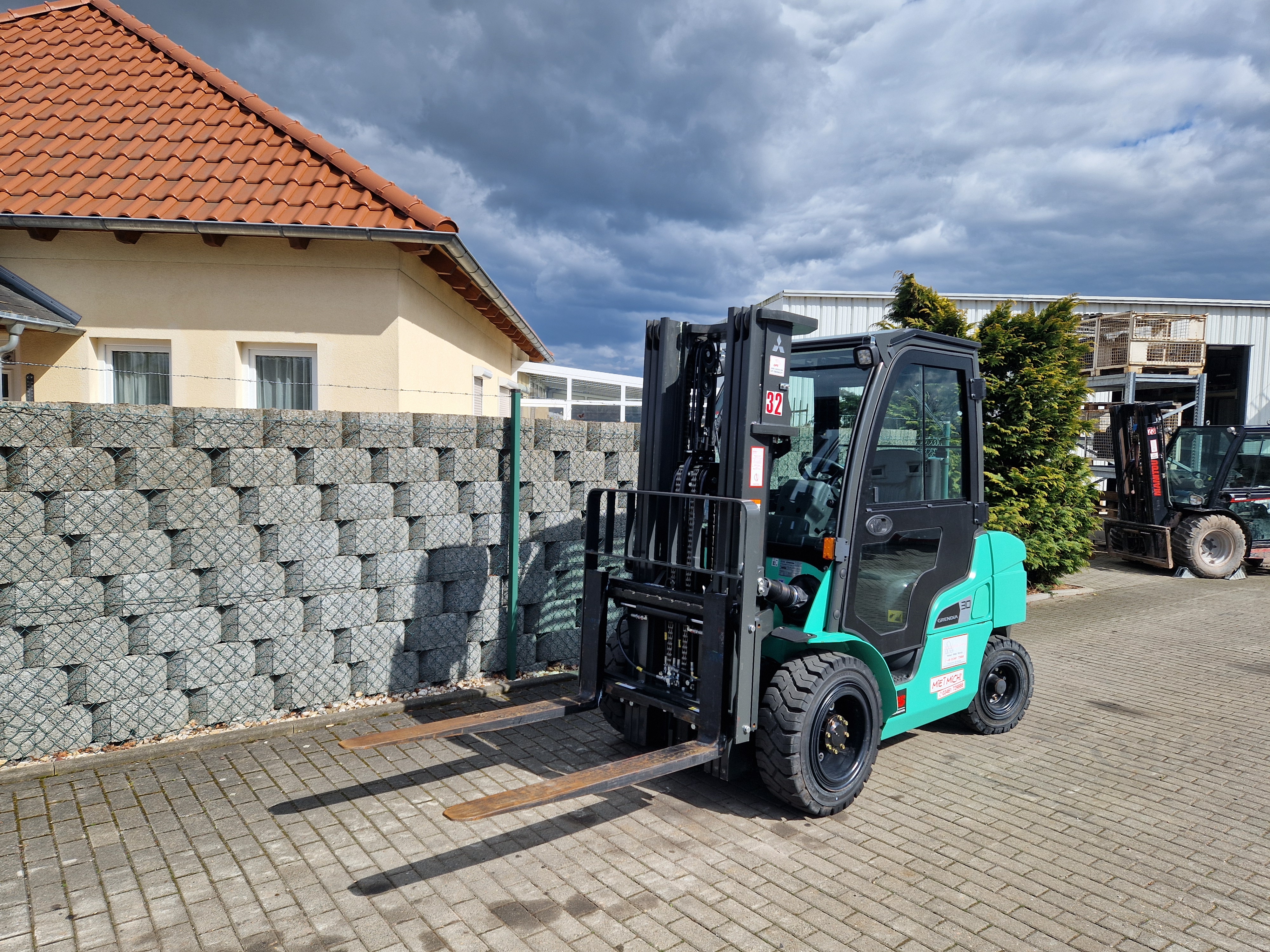 Mitsubishi-FD30N3-Dieselstapler-www.schuetze-gabelstapler.de