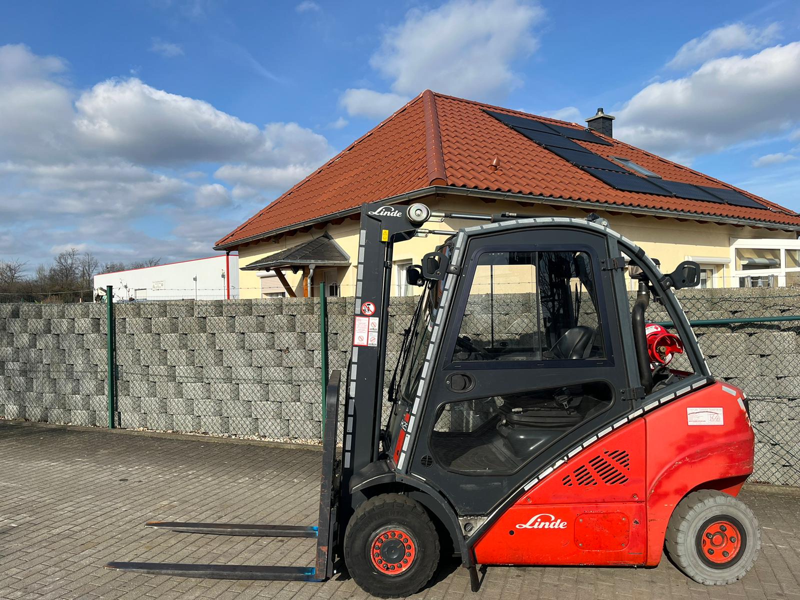 Linde-H25T-Treibgasstapler -www.schuetze-gabelstapler.de