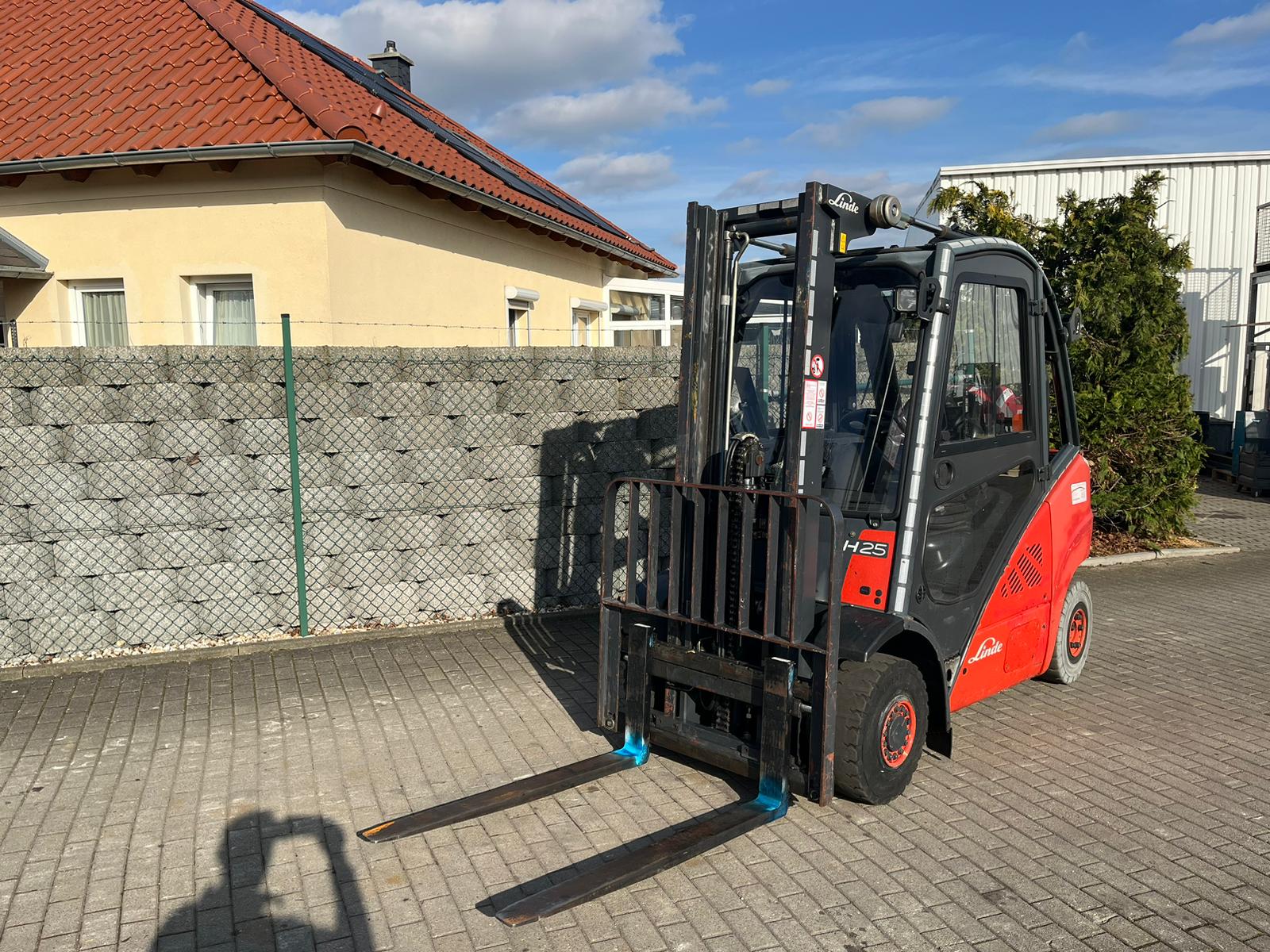 Linde-H25T-Treibgasstapler -www.schuetze-gabelstapler.de
