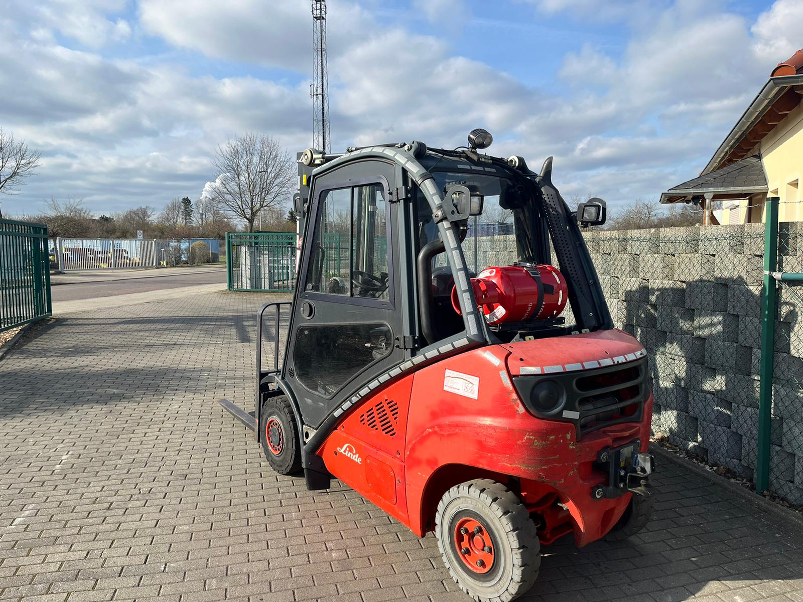 Linde-H25T-Treibgasstapler -www.schuetze-gabelstapler.de