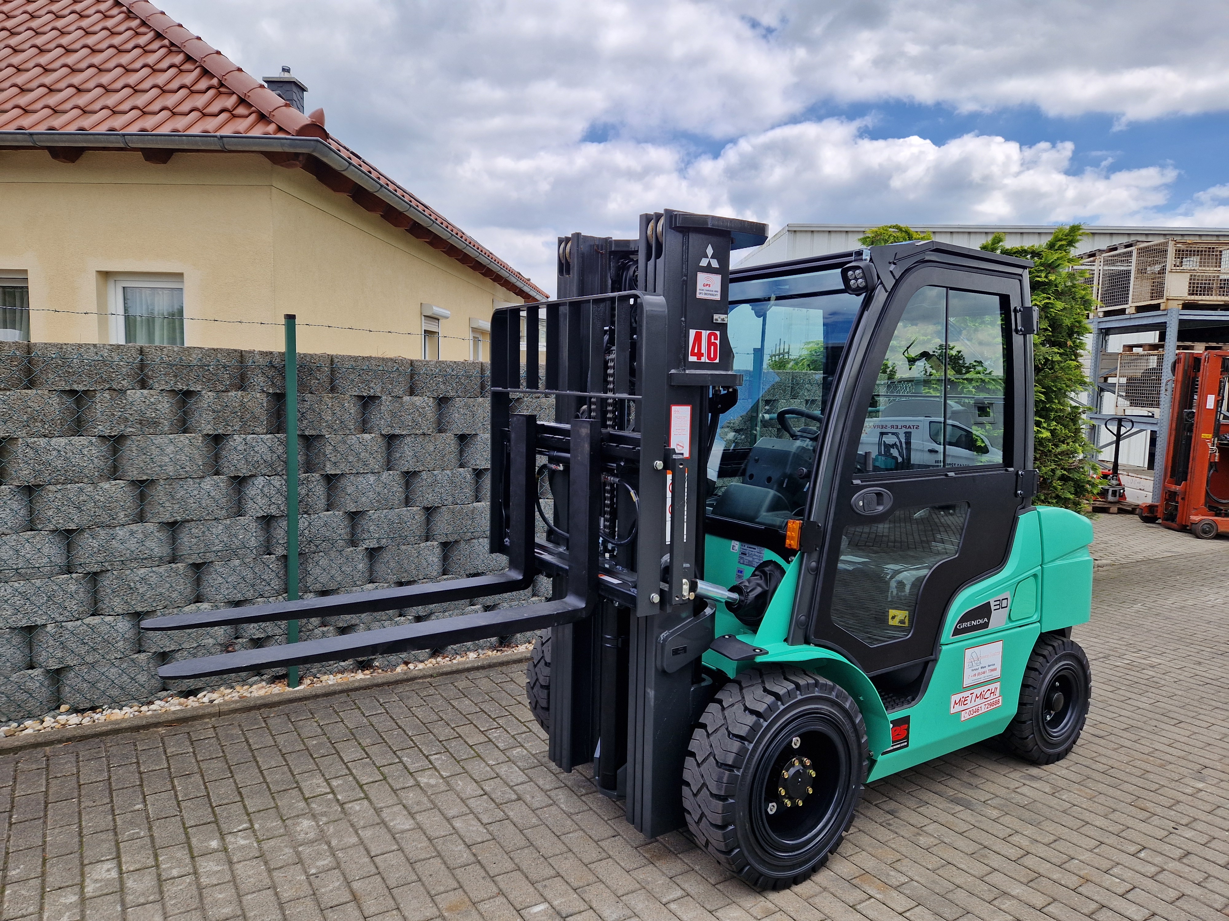 Mitsubishi-FD30N3-Dieselstapler-www.schuetze-gabelstapler.de