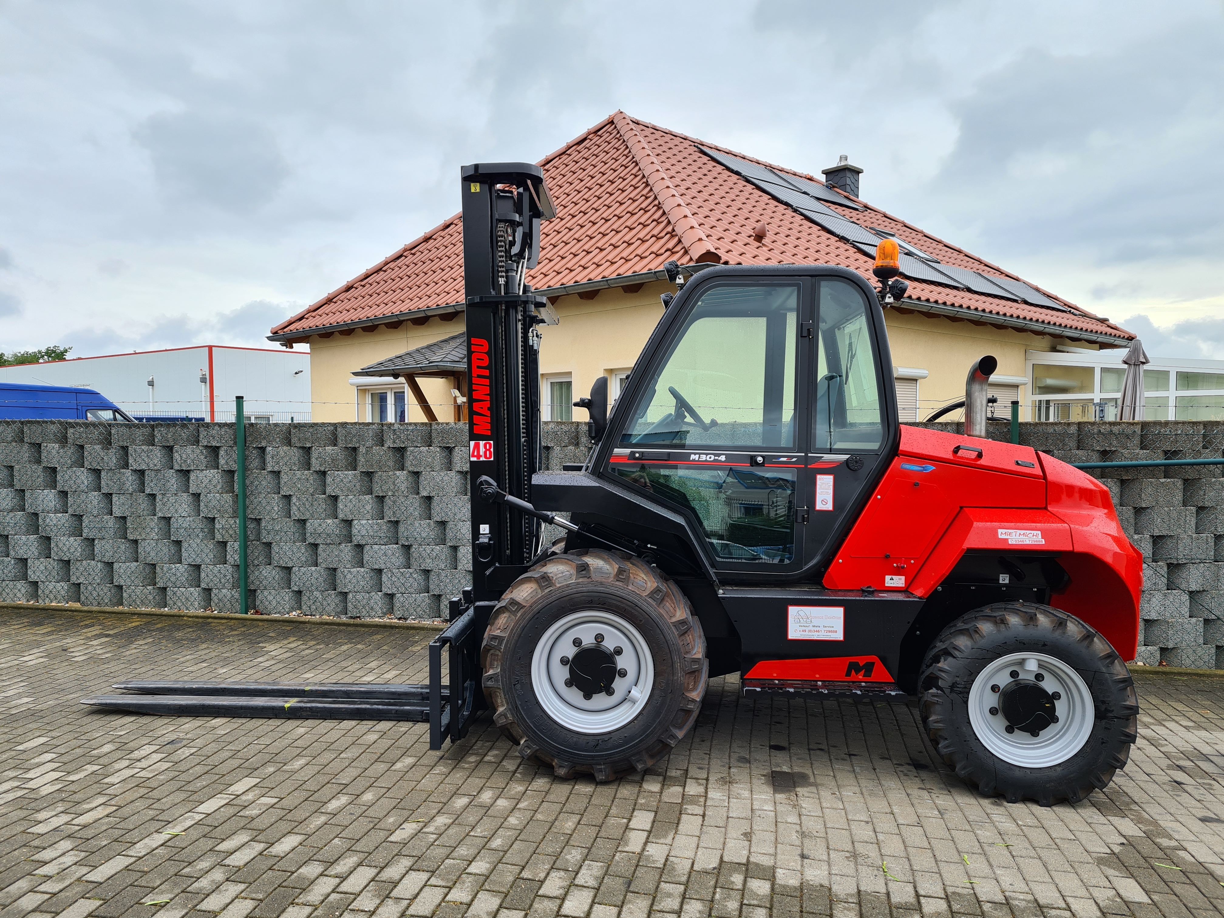 Manitou-M30.4-Gelndestapler-www.schuetze-gabelstapler.de