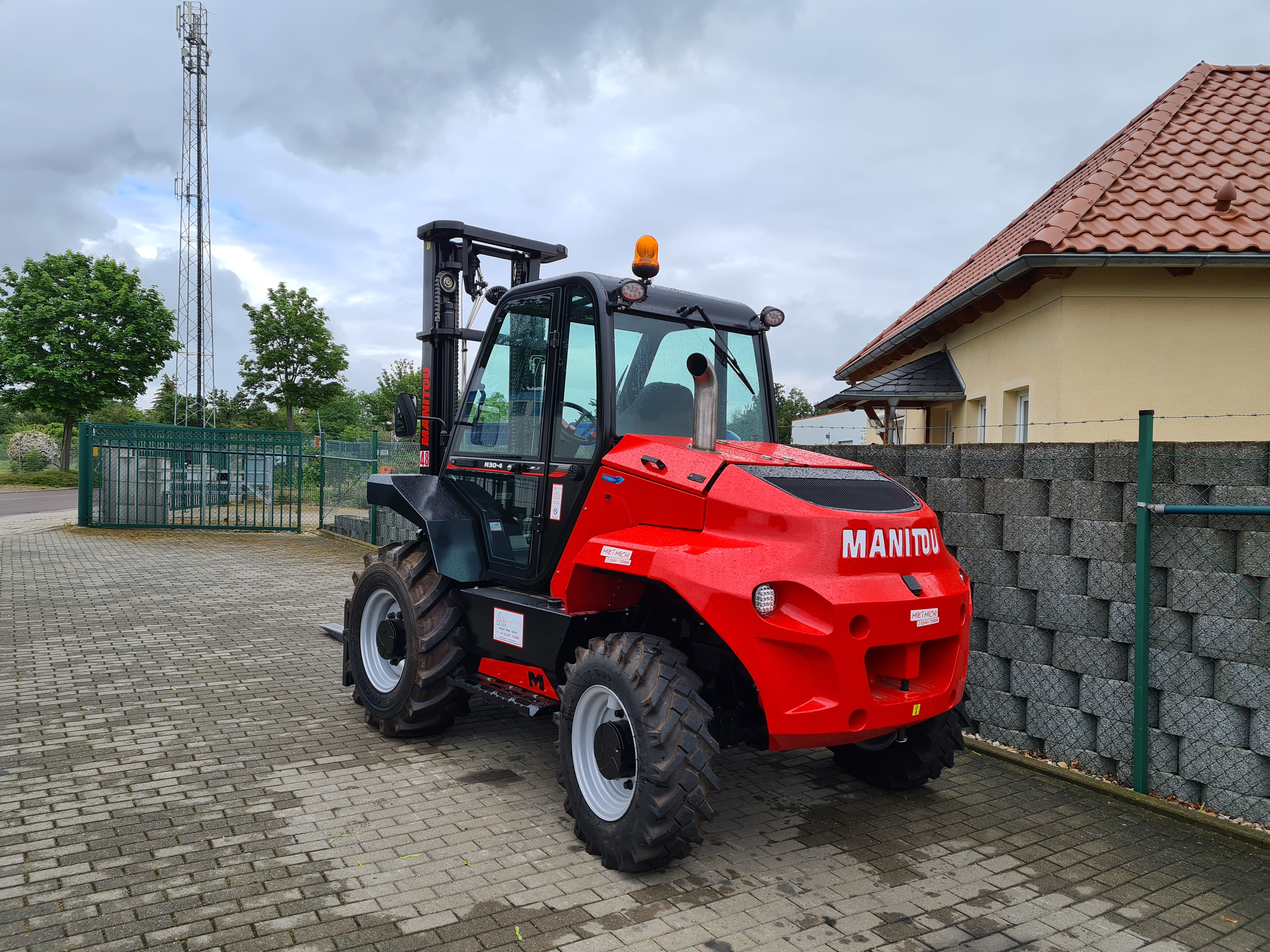 Manitou-M30.4-Gelndestapler-www.schuetze-gabelstapler.de