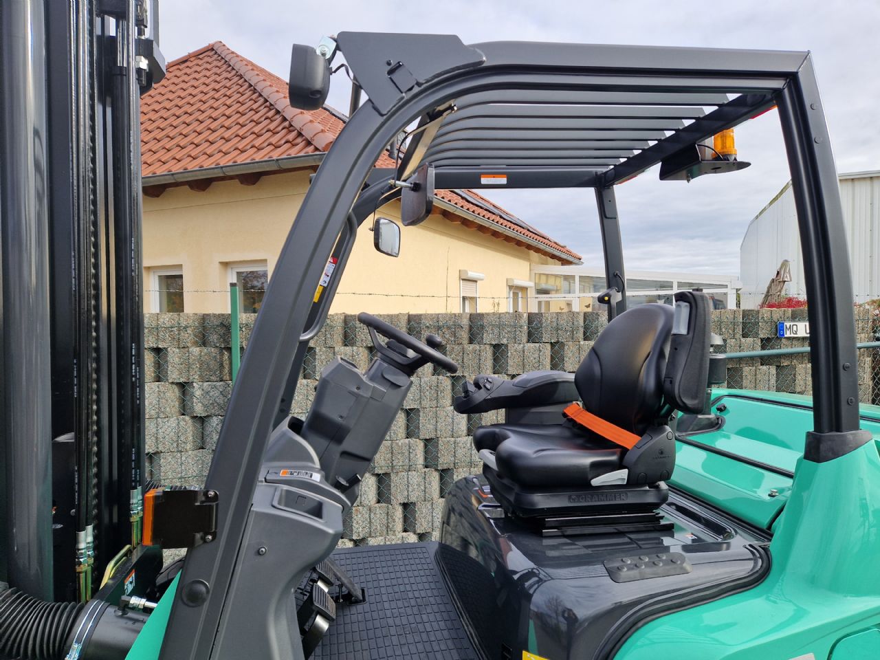 Mitsubishi-FD55N3-Dieselstapler-www.schuetze-gabelstapler.de