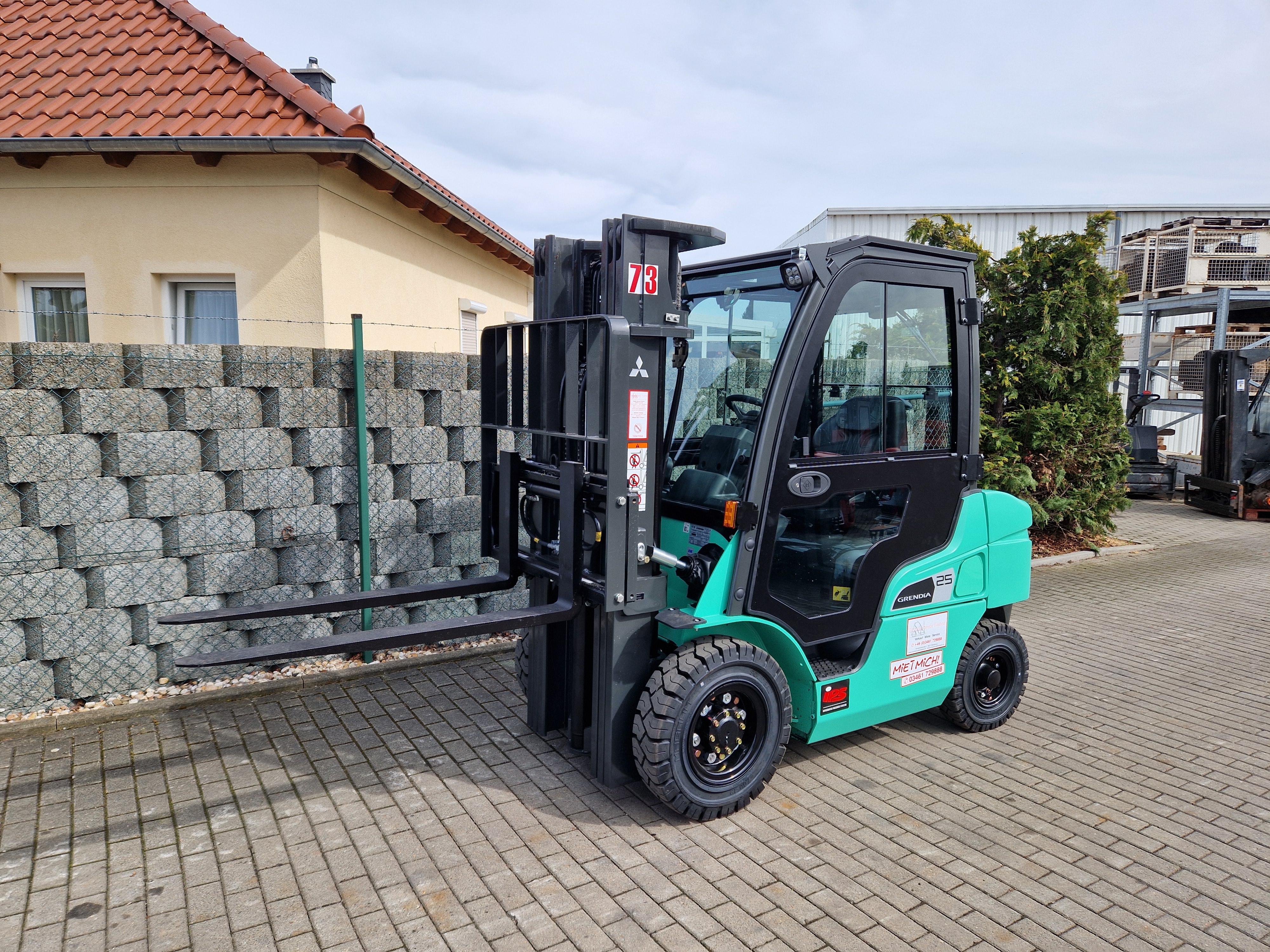 Mitsubishi-FD25N3-Dieselstapler-www.schuetze-gabelstapler.de
