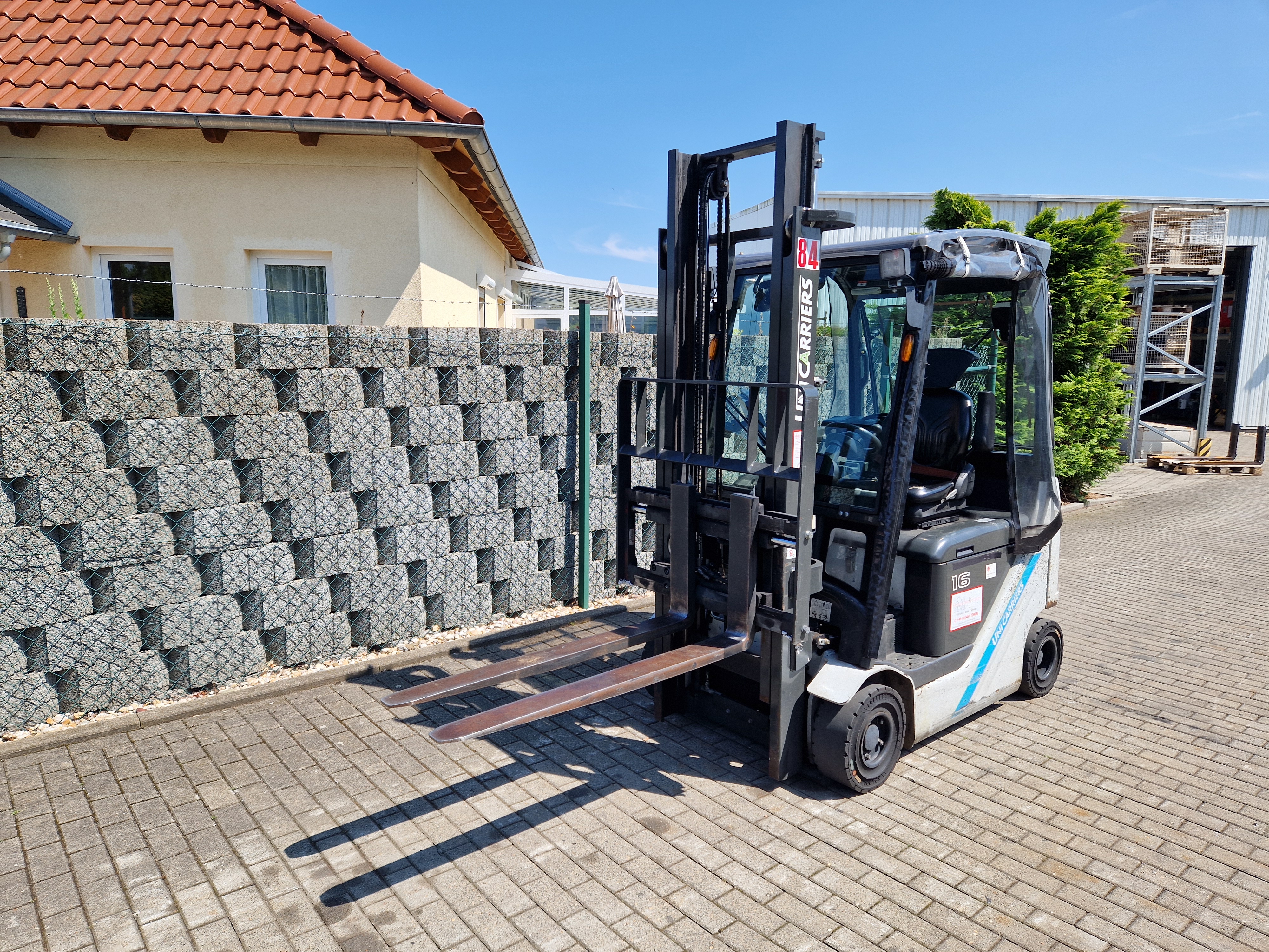 UniCarriers-JA2N1L16Q-Elektro 4 Rad-Stapler-www.schuetze-gabelstapler.de