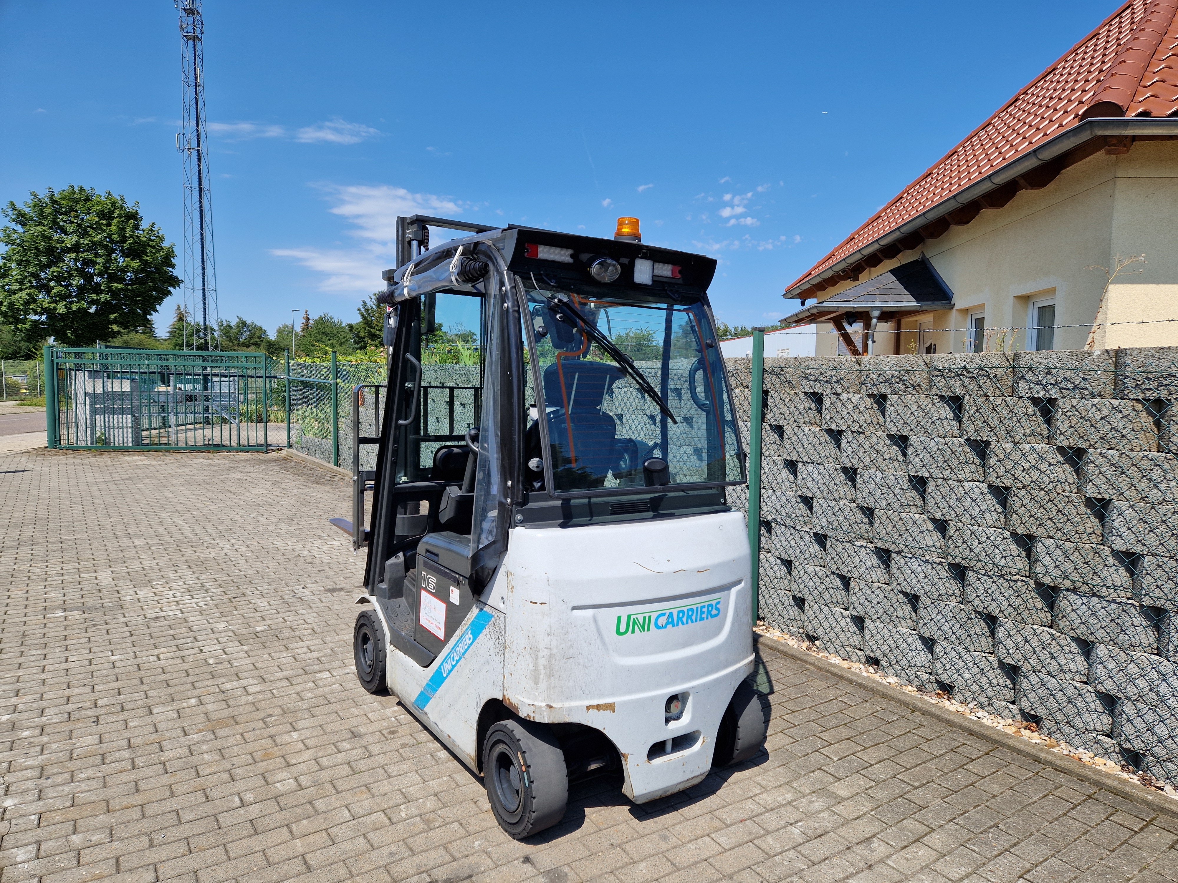 UniCarriers-JA2N1L16Q-Elektro 4 Rad-Stapler-www.schuetze-gabelstapler.de