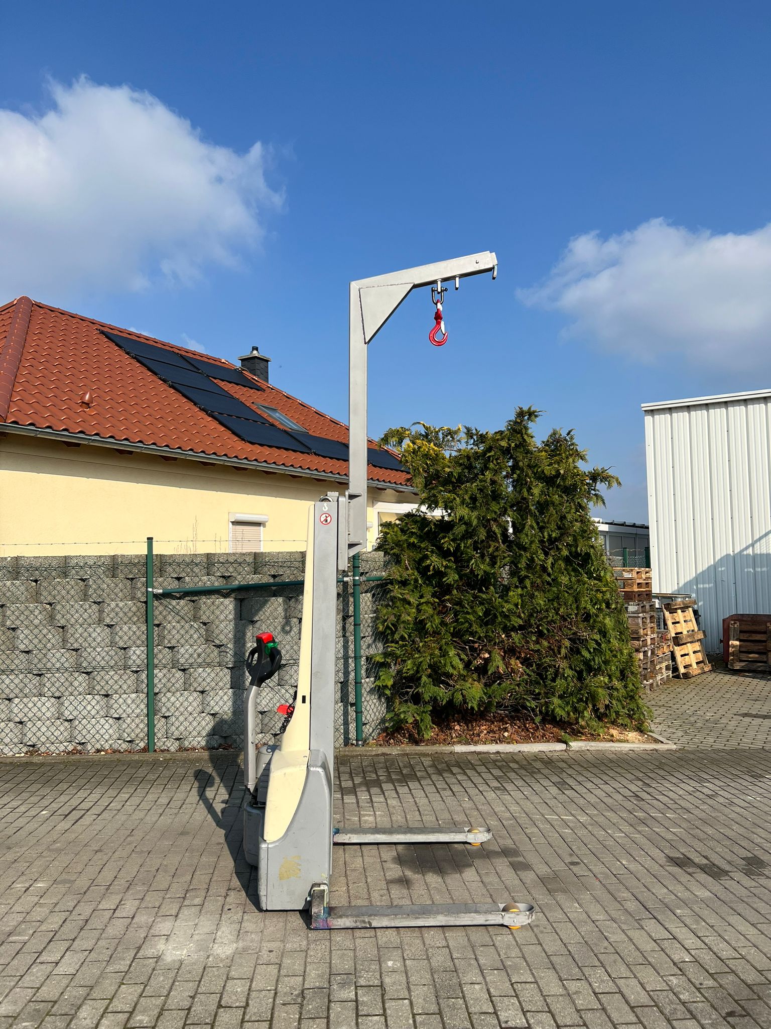 Mic-EMB10G-115-160E Swift Kranausf.-Niederhubwagen-www.schuetze-gabelstapler.de