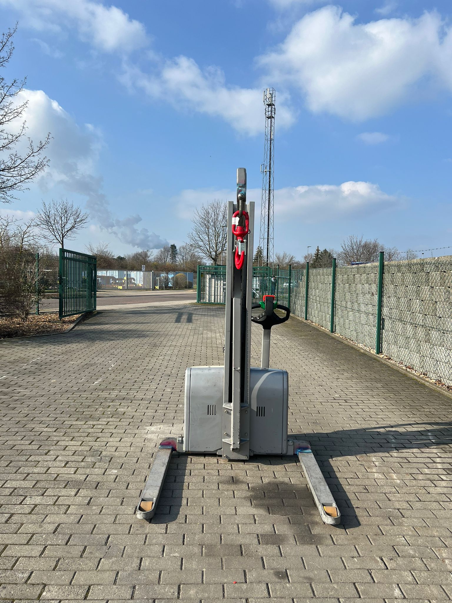 Mic-EMB10G-115-160E Swift Kranausf.-Niederhubwagen-www.schuetze-gabelstapler.de