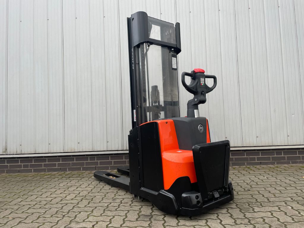 BT SWE120L - INTIALHUB! Hochhubwagen www.schumacher-gabelstapler.de