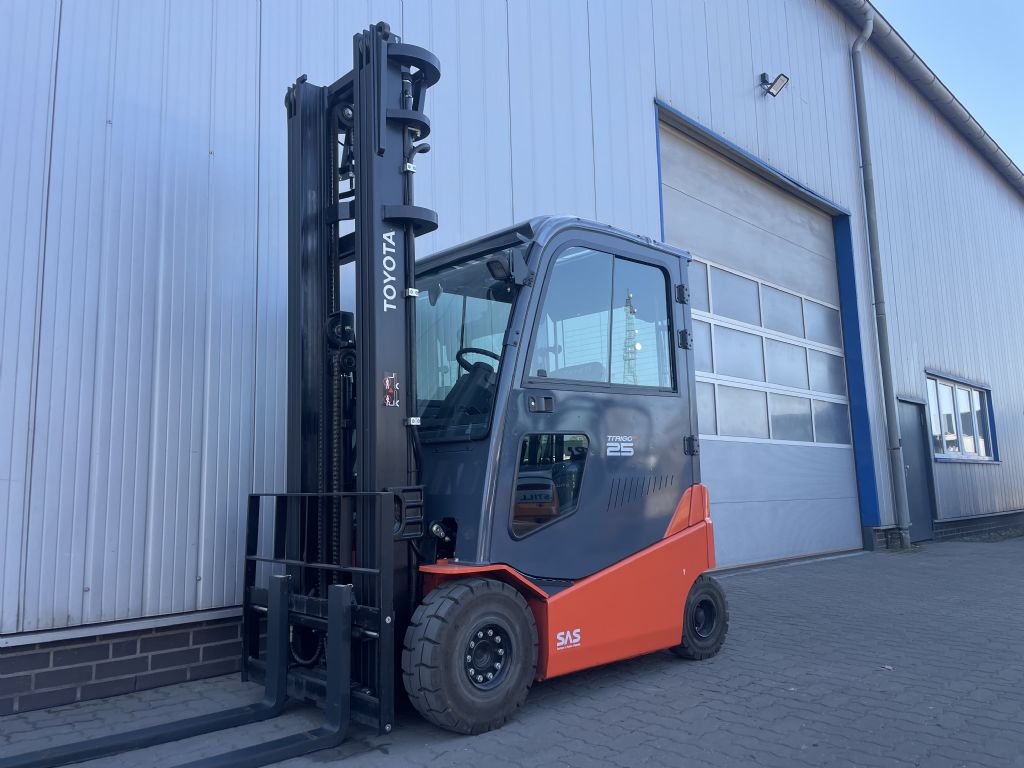 Toyota 8FBMKT25 - AKKU NEU! Elektro 4 Rad-Stapler www.schumacher-gabelstapler.de