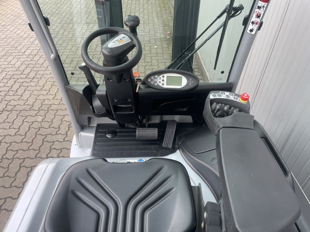 Still RX60-25 | 3653 Bst. | Batterie 88% Elektro 4 Rad-Stapler www.schumacher-gabelstapler.de Still RX60-25 | 3653 Bst. | Batterie 88% Elektro 4 Rad-Stapler www.schumacher-gabelstapler.de