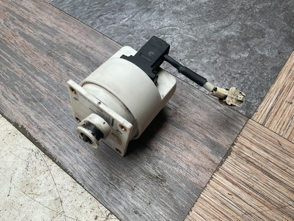 Jungheinrich 19994290 / 69345520 rijschakelaar Electrical www.sfpartspro.com