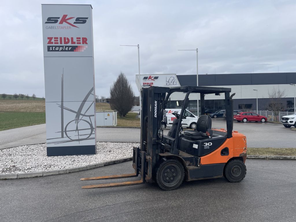 Doosan D30S-7 Dieselstapler www.sks-stapler.at