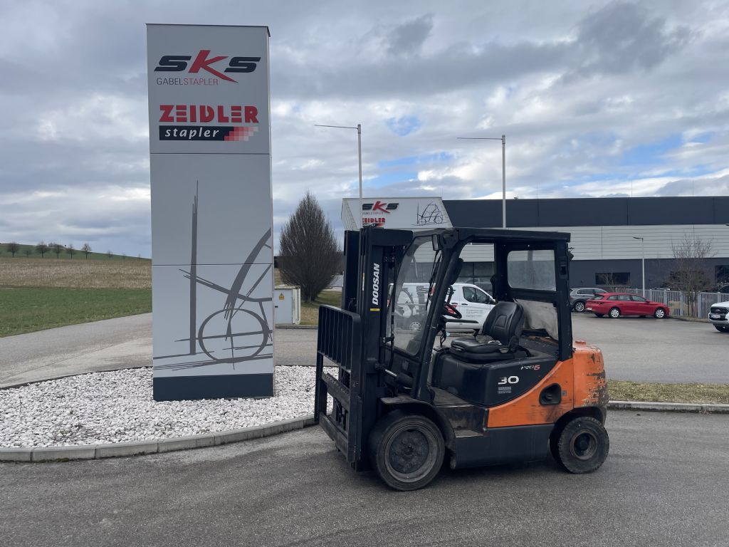 Doosan D30S-5 Dieselstapler www.sks-stapler.at