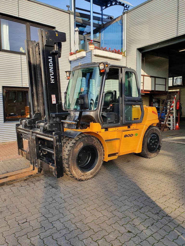 Hyundai 80D-9 Dieselstapler www.zeidlerstapler.at