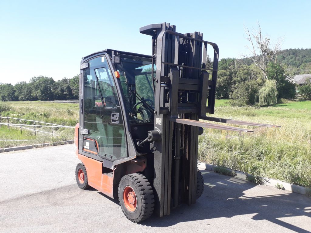 Nissan PD01A18PQ Treibgasstapler www.sks-stapler.at