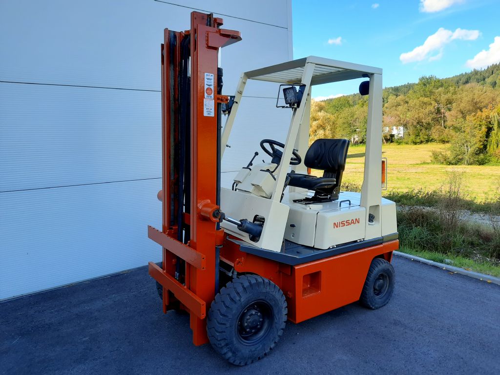 Nissan EH01A15U Dieselstapler www.zeidlerstapler.at