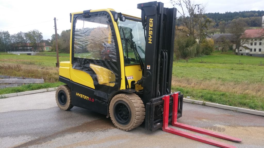 Hyster J 5.0 XN Elektro 4 Rad-Stapler www.sks-stapler.at