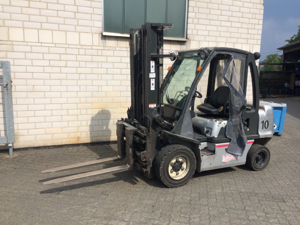 Nissan FG02A320Q Dieselstapler www.zeidlerstapler.at