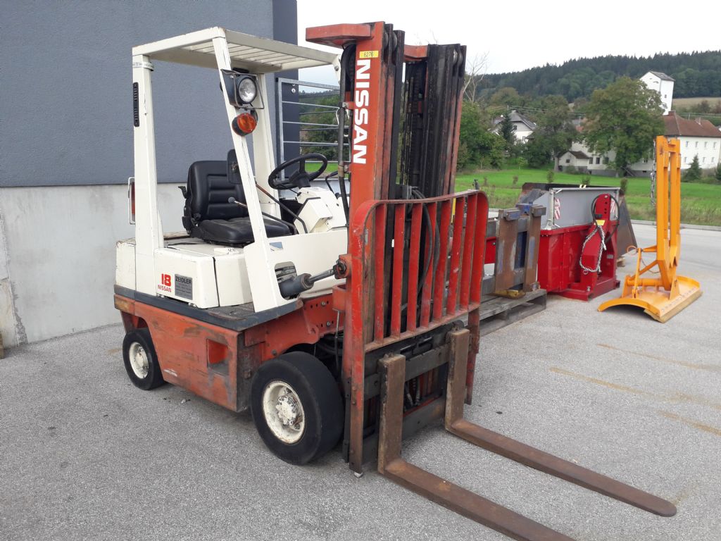 Nissan EH01A18U Dieselstapler www.zeidlerstapler.at