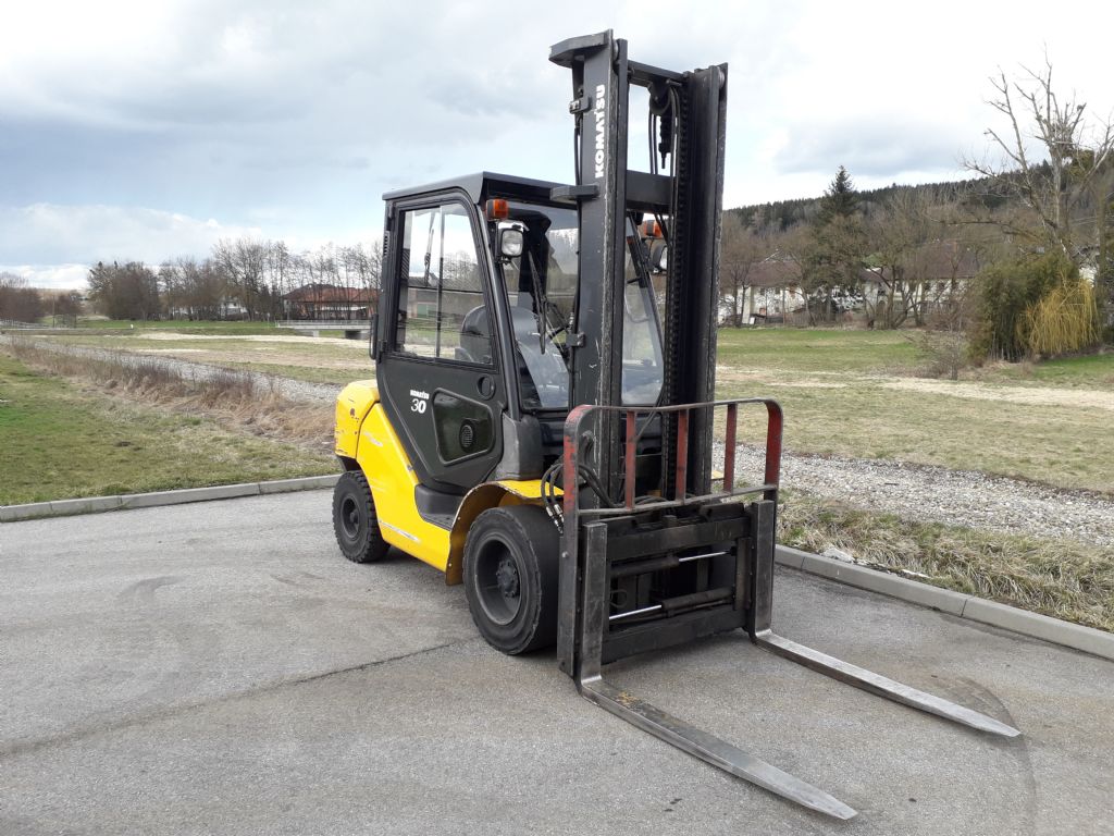 Komatsu FD30T-16R Dieselstapler www.zeidlerstapler.at