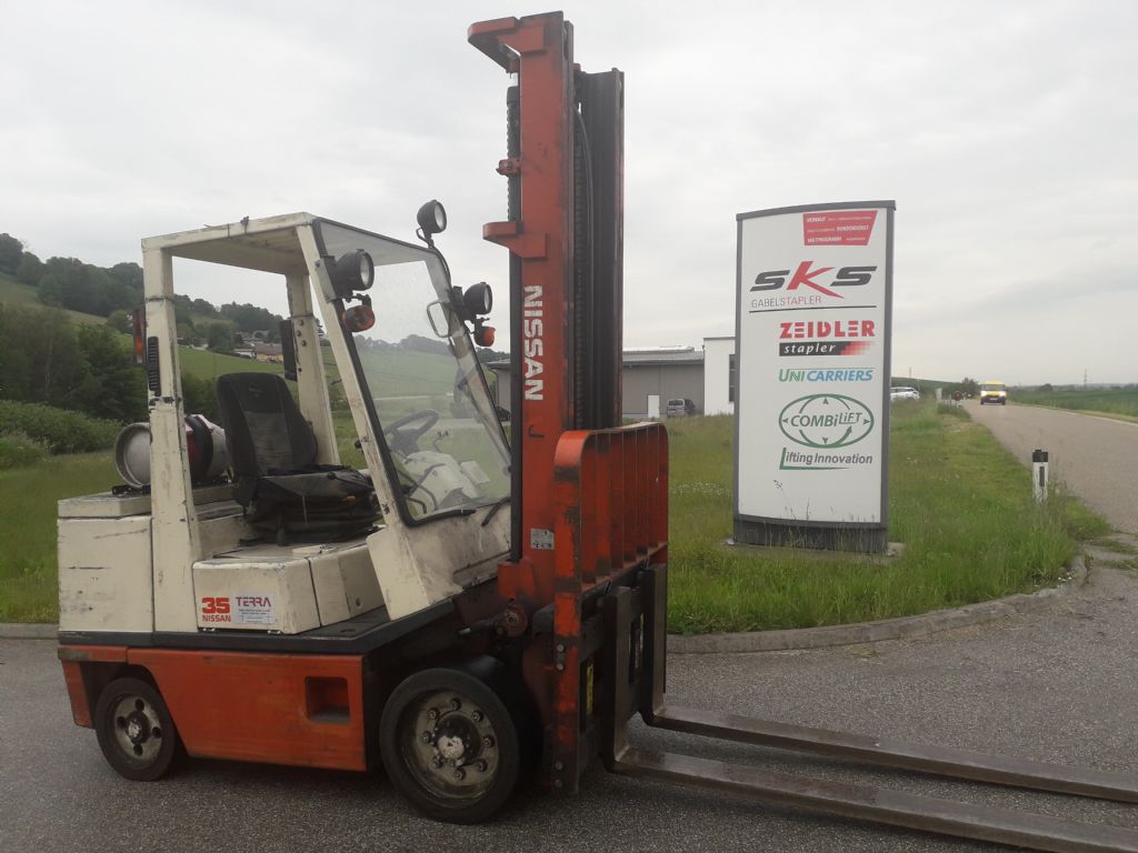 Nissan H02F35U Treibgasstapler www.sks-stapler.at