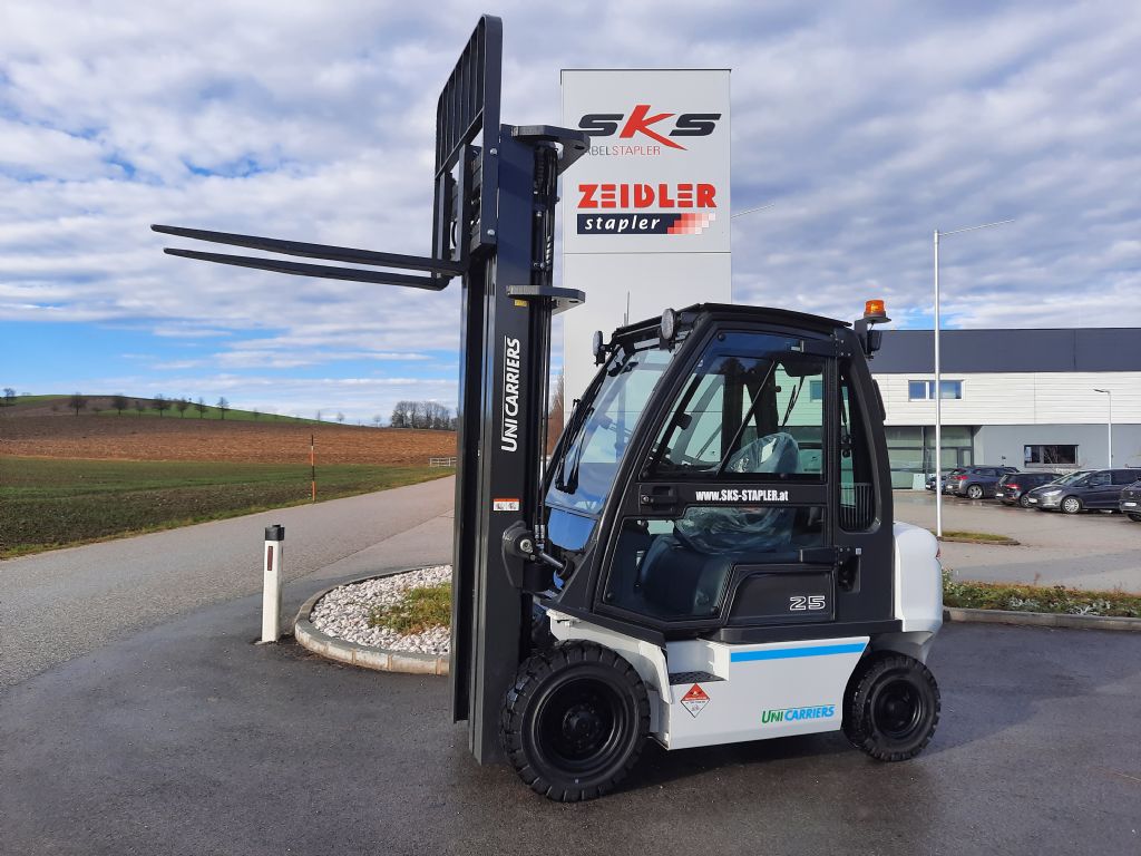 UniCarriers DX25 Dieselstapler www.sks-stapler.at